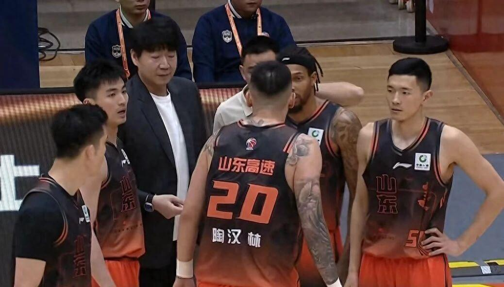 开云体育官方入口-山东高速男篮止步八强,邱彪赛后破防:有些球员对不起“职业”二字